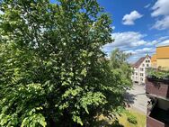 ERSTBEZUG NACH RENOVIERUNG: 2-ZIMMER-WOHNUNG MIT NEUEM BAD UND GROSSEM WESTBALKON IM 4. OG MIT LIFT - Nürnberg
