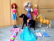 3 Barbiepuppen, 2 Barbiepferde, 4 Kleider und Teddybär - Wendlingen (Neckar) Zentrum