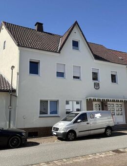 Wohnhaus mit Doppelgarage und Werkstatt! - Brakel