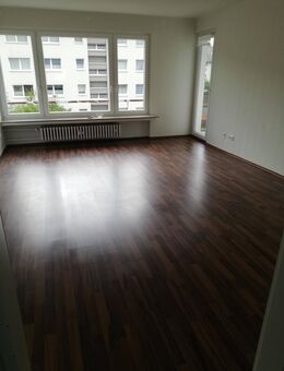 4 Zimmer mit Loggia in schöner Wohnsiedlung - Velbert