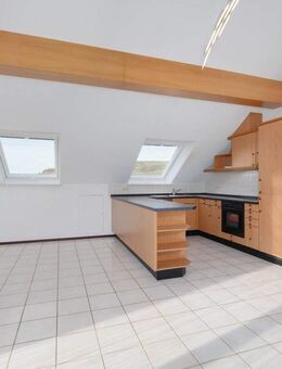 Helle 4-Zimmer-Dachgeschosswohnung mit Balkon und Waldrandlage - Knittlingen