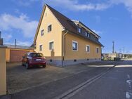 Großes Zweifamilienhaus mit Einliegerwohnung, Garagen, Hof und Garten in 79211 Denzlingen - Denzlingen