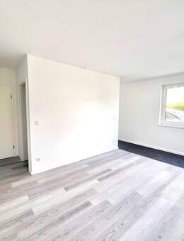 Charmante 2-Zimmer-Wohnung mit Terrasse und Stellplatz - Steinhagen (Landkreis Vorpommern-Rügen)