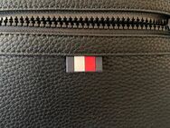 NEU: Original Tommy Hilfiger Herren ESSENTIAL PU MINI CROSSOVER - Köln
