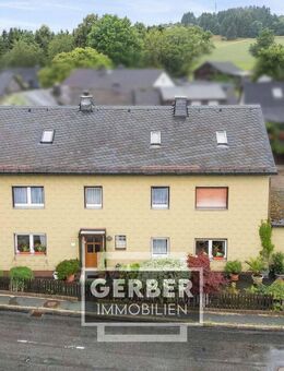 1-2 Familien-Haus mit 2 Garagen und Werkstatt - Geroldsgrün
