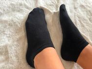 Schwarze Socken getragen - Groß Gerau