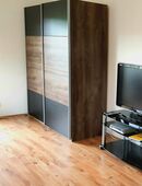 Kleiderschrank mit gedämpften Schiebetüren -automatisch schließend. Ca. 180 breit, 65 tief, 206 hoch in 52511