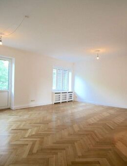 Wohnen in Golzheim, großzügig geschnittene Wohnung mit Balkon in gesuchter Lage zum Rhein gelegen ! - Düsseldorf