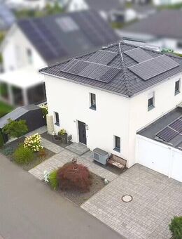 Top-gepflegtes Einfamilienhaus mit Doppelgarage in familienfreundlicher Nachbarschaft - Zemmer