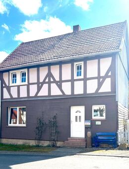Kernsaniertes Fachwerkhaus mit Ofenheizung zum attraktiven Preis - Bad Wildungen