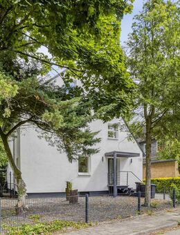 Freistehendes, stilvoll modernisiertes Einfamilienhaus mit großzügigem Wohnkomfort - Düsseldorf