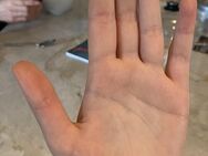 Suche Bilder von weiblichen weichen schwitzigen Händen - Rosenheim