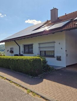 Einfamilienhaus mit Einliegerwohnung im Untergeschoss und Doppelgarage - Weilbach