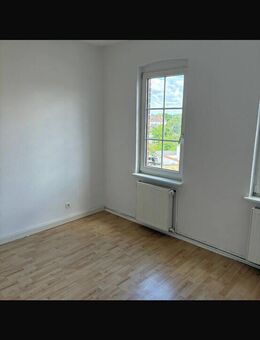 Frisch renovierte 4-Schlafzimmerwohnung mit großem Wohn-/Essbereich! - Schkeuditz