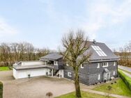 Zweifamilienhaus mit Gewerbeeinheit und zusätzlicher Baureserve zur gewerblichen Nutzung - Wipperfürth (Hansestadt)
