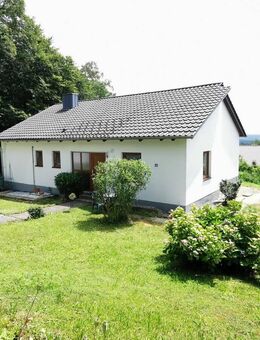 Nh. Hengersberg/"Alpenblick": Bungalow mit 1.280 m2 Grund, PV-Anlage+ruhiger Waldrandlage/Fernsicht! - Auerbach (LK Deggendorf)