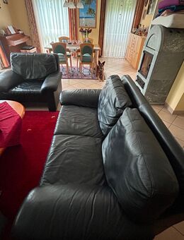 Zweisitzer Ledersofa und Ledersessel zu verkaufen - Ebstorf (Klosterflecken)