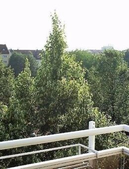 3-Zimmer. Penthouse. Dachterrasse. Balkon. Fußbodenheizung. Einbauküche. Gäste-WC. Bad mit Fenster. Tiefgaragen-Stellplatz - Unterschleißheim