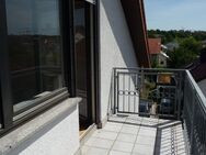 GEMÜTLICHE & GEPFLEGTE 3-Zi DG-Wohnung in RUHIGER Lage mit Südbalkon und Einbauküche - Waldbronn