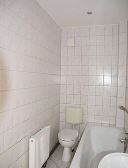 Geräumige 3 Raum Wohnung im Dachgeschoss - Zwickau