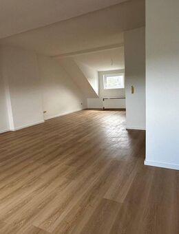 Lichtdurchflutete Dachgeschosswohnung kernsaniert -provisionsfrei- - Gelsenkirchen