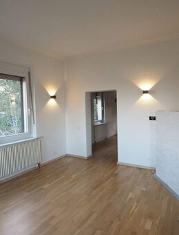 Ausgefallene Maisonettwohnung in renovierten Jugendstilhaus - offene 3 Zimmer mit hochwertiger Einbauküche im 2./3. Obergeschoss - Fürth