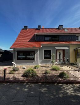 Gepflegtes Zweifamilienhaus in Bremen mit Garten zum Wohlfühlen - Bremen