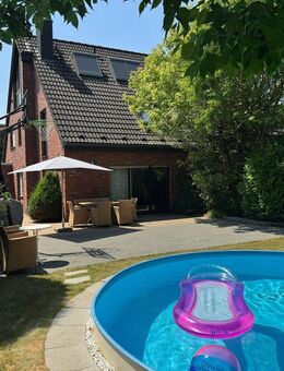 Familienfreundliche Doppelhaushälfte mit viel Platz und Garten mit Pool ! - Mönchengladbach
