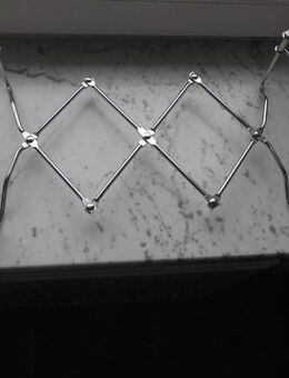Auflaufform-Halter ausziehbar Untersetzer flexibel Metall 8,- - Flensburg