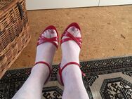 Verwöhne meine hübschen gepflegten Füße mit Rot lackierten Zehen - Oldendorf (Schleswig-Holstein)