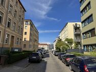 Freigezogene und frisch renovierte 2-Zimmer-Wohnung mit Balkon und Außenstellplätzen - Rostock