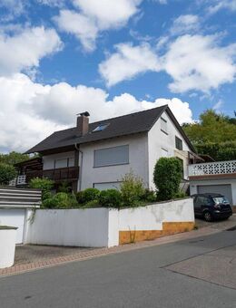 Renovierungsbedüftiges Zweifamilienhaus in guter Lage von Schriesheim zu verkaufen - Schriesheim