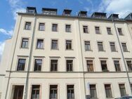 Frisch renovierte 1-Zimmer-Wohnung mit schönem Balkon (Gartenseite), neuem Laminatboden & Dusche - Chemnitz