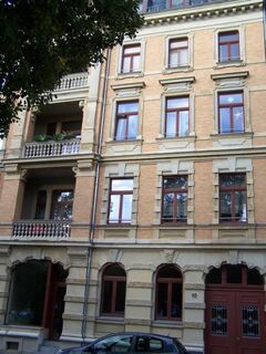 Frisch saniert, geräumige Altbauwohnung am Römerplatz