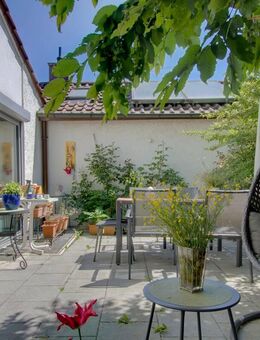 SCHÖNES REIHENENDHAUS MIT TRAUMHAFTEM GARTEN + TERRASSE UND GARAGE - Untergruppenbach