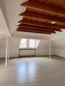 Helle Dachgeschosswohnung mit 90 m² in zentraler Lage von Borken - Borken