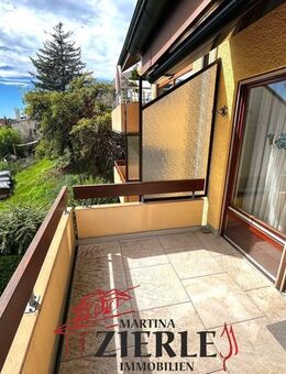 3,5 Zimmer Wohnung mit besonderer Aufteilung in gefragter Aussichtslage mit Balkon und Stellplatz! - Ebersbach (Fils)