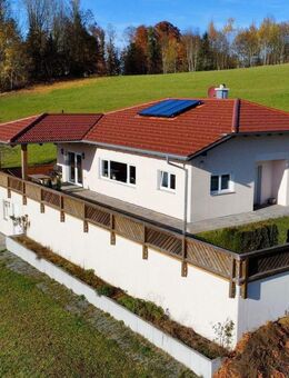 Exkl. Bungalow barrierefrei/behindertengerecht - mit zus. Baugrundstück und Traumblick - Breitenberg - Breitenberg (Bayern)