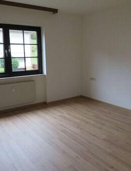 Kleinsteinhausen: 3,5 ZKB mit Einbauküche, 2 Balkone + Gartenmitbenutzung. - Kleinsteinhausen