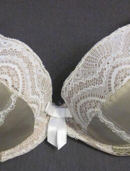 Gr. 75 B: 3 BH´s, cremefarben/beige "BESIRED" + weiß, neuwertig - München