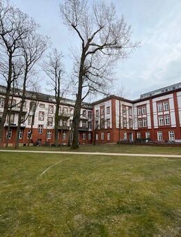 Freundliche 2-Zimmer-Erdgeschosswohnung über 2 Etagen mit Terrasse in Schwerin - Schwerin