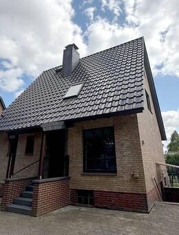 Solides Mehrfamilienhaus mit 3 Wohneinheiten - ruhige Lage, vielseitige Nutzung mit viel Potenzial - Ahrensburg