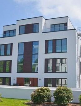 Neuwertige Obergeschosswohnung mit Tiefgaragenstellplatz, Lift, modernster Erdwärmetechnik sowie Südloggia in zentraler Lage von Rastede - Rastede