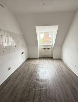 Frisch renovierte 3-Zimmer-Dachgeschosswohnung in ruhiger Lage von Gelsenkirchen-Erle | ca. 67 m² - Gelsenkirchen Erle