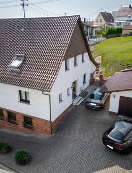 Schön gelegenes Einfamilienhaus mit Garagen und Garten zu verkaufen + sehr gepflegt + 4 Schlafzimmer und 2 Bäder - Eppelborn