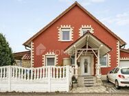 Attraktives Einfamilienhaus mit 5 Zimmern, überdachter Terrasse und Garage in Oberderdingen - Oberderdingen