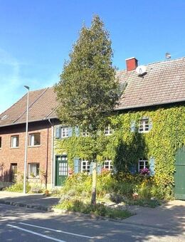 Zwei zusammenhängende Hofanlagen im Ortskern von Jüchen - Wey - Jüchen