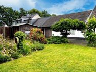 Schönes Zweifamilienhaus mit großem Grundstück und Nebengebäuden in Meerbusch-Bösinghoven - Meerbusch
