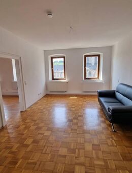 MFH mit frisch renovierten Wohnungen und Gewerbe zu vermieten! - Ebrach