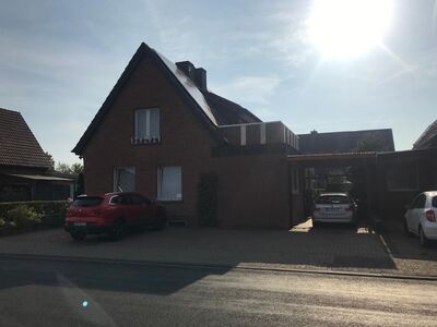 ***BÜSCHER IMMOBILIEN*** Photovoltaik mit Speicher – Solaranlage zur Heizungsunterstützung – Wintergarten – 4 Schlafzimmer – 2 Bäder – Carport uvm.